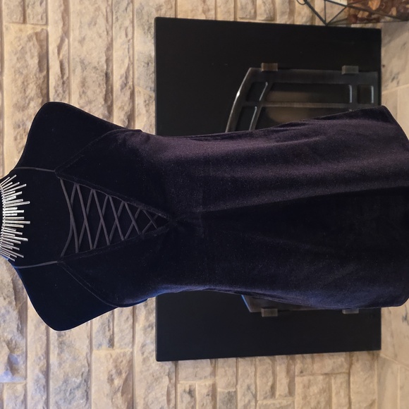 Express Tops - 🤑EXPRESS Black Velour Crisscross V Neck Camisole. Size Extra Small 🤑